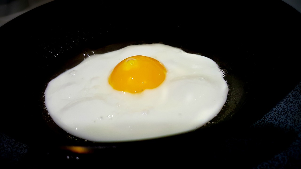 egg, fried egg, healthy-1375234.jpg